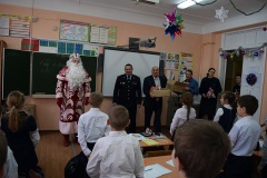 Полицейский Дед Мороз посетил подшефную школу-интернат № 1 «Казачью»  